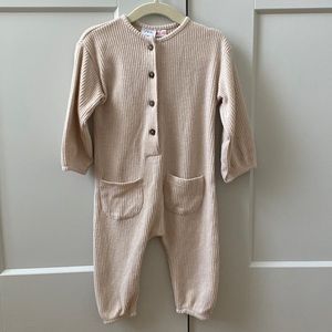 Zara Baby 12-18mo Cream One-Piece Romper with Brown Buttons & Cute Pockets